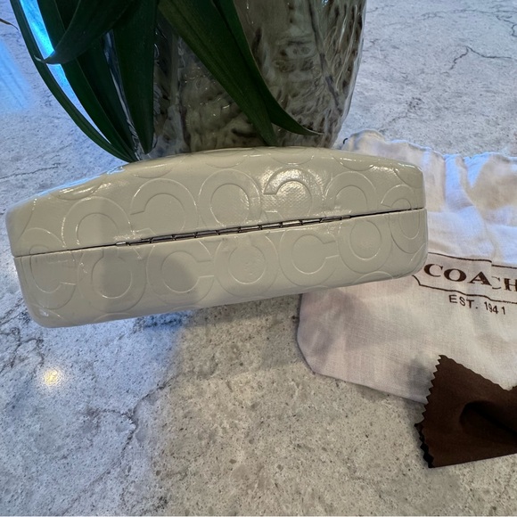 White, signature, Coach, clamshell sunglasses case. - Picture 7 of 7